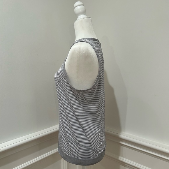 Lululemon black and white striped tank size 6 - Picture 5 of 7